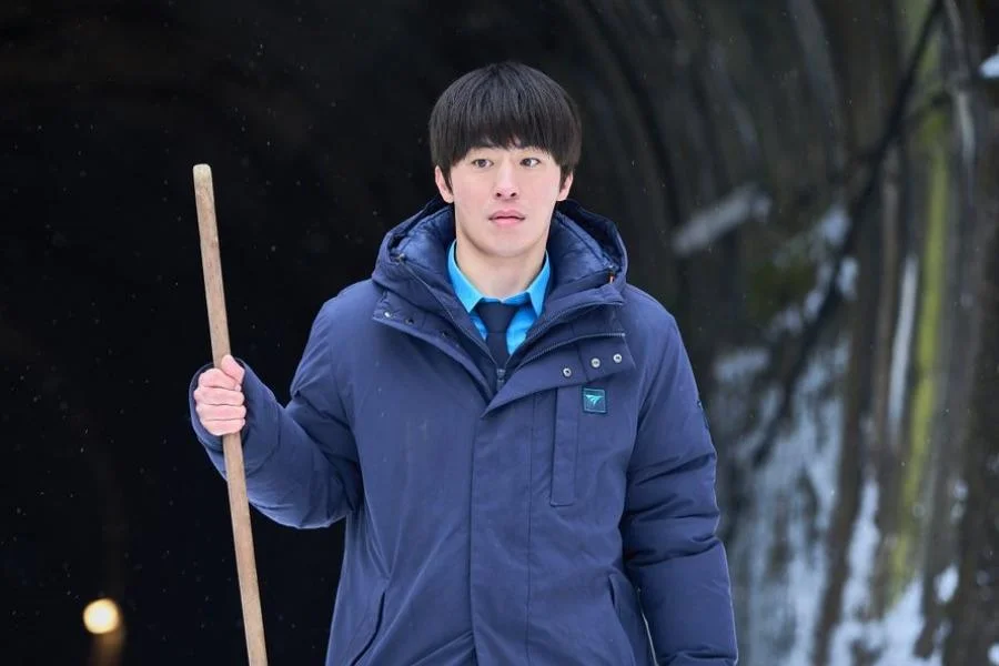 Koo Kyo Hwan Embarks On His New Job At A Snowy Train Station In “White Blast”